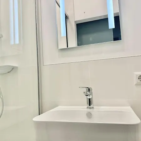 Stylish & Renovated Apartment With Free Parking Vienna Exterior photo